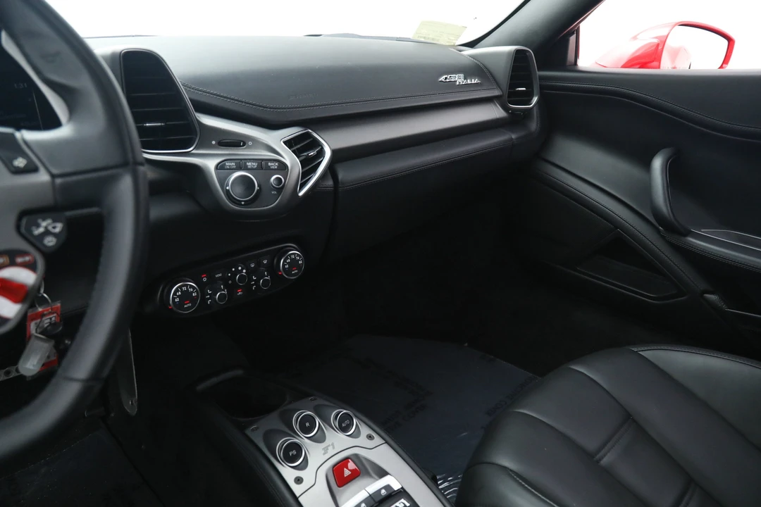 2015 Ferrari 458 Italia - Image 28 of 31