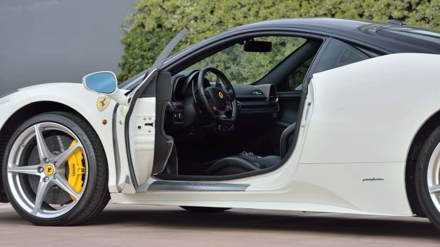 2015 Ferrari 458 Italia - Image 17 of 31