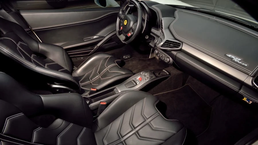 2015 Ferrari 458 Italia - Image 26 of 31