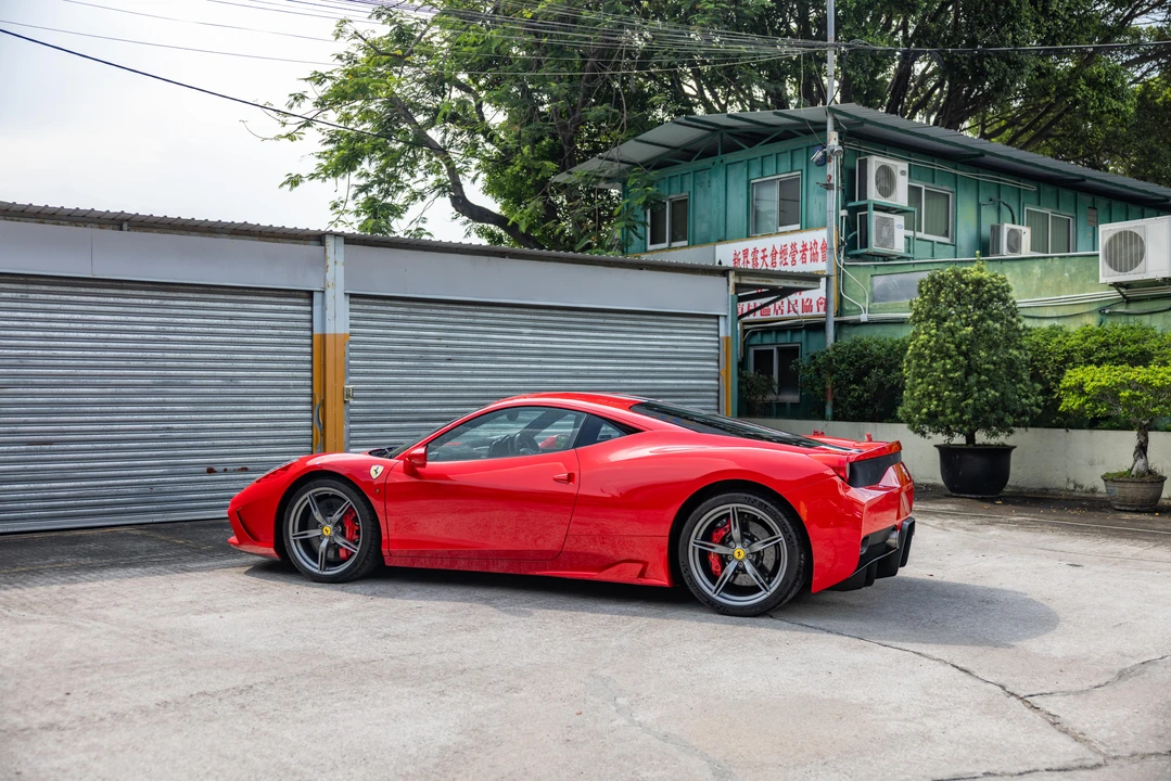2015 Ferrari 458 Speciale - Image 8 of 31
