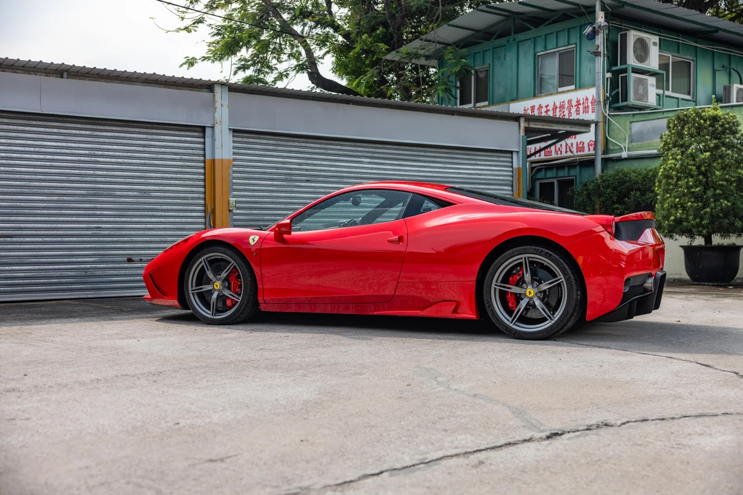 2015 Ferrari 458 Speciale - Image 9 of 31