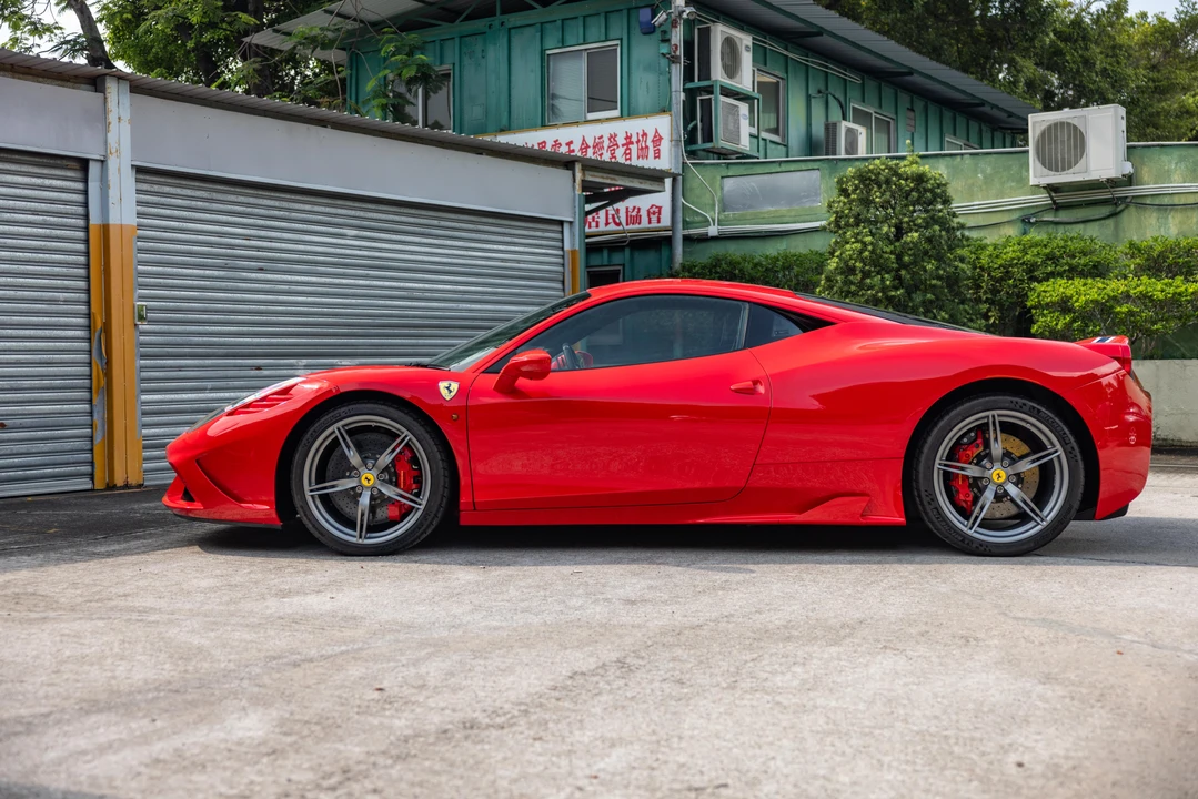 2015 Ferrari 458 Speciale - Image 10 of 31
