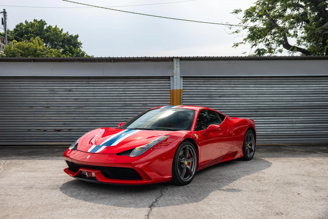 2015 Ferrari 458 Speciale - Image 14 of 31