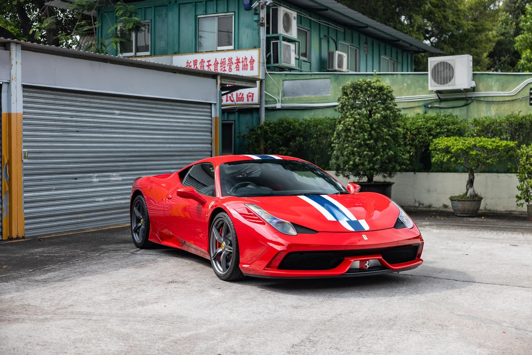 2015 Ferrari 458 Speciale - Image 16 of 31