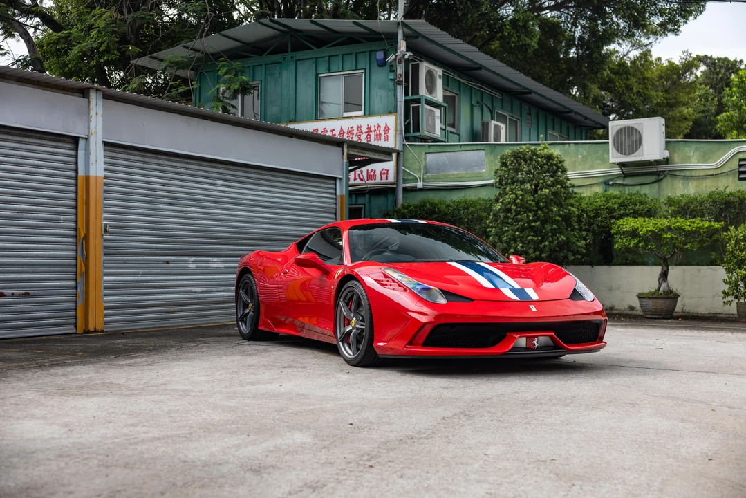 2015 Ferrari 458 Speciale - Image 17 of 31
