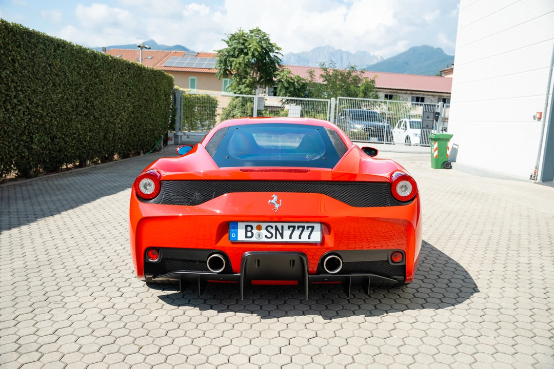 2015 Ferrari 458 Speciale - Image 9 of 31