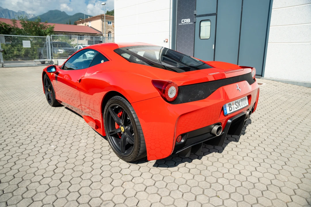 2015 Ferrari 458 Speciale - Image 16 of 31
