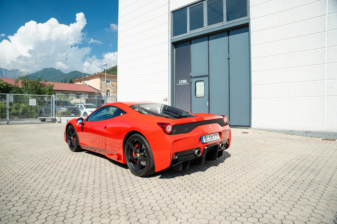 2015 Ferrari 458 Speciale - Image 17 of 31