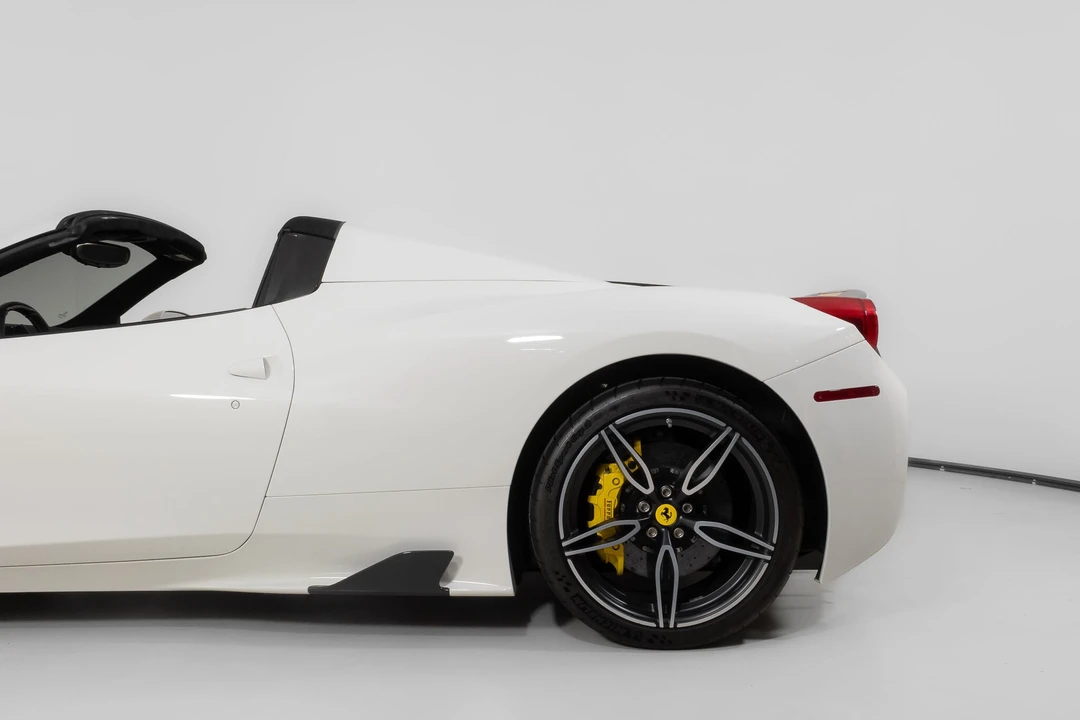 2015 Ferrari 458 Speciale Aperta - Image 17 of 31