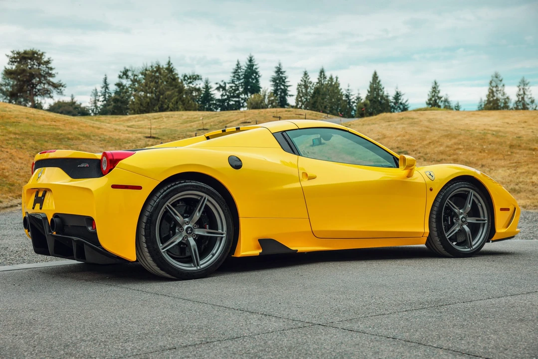 2015 Ferrari 458 Speciale Aperta - Image 17 of 31