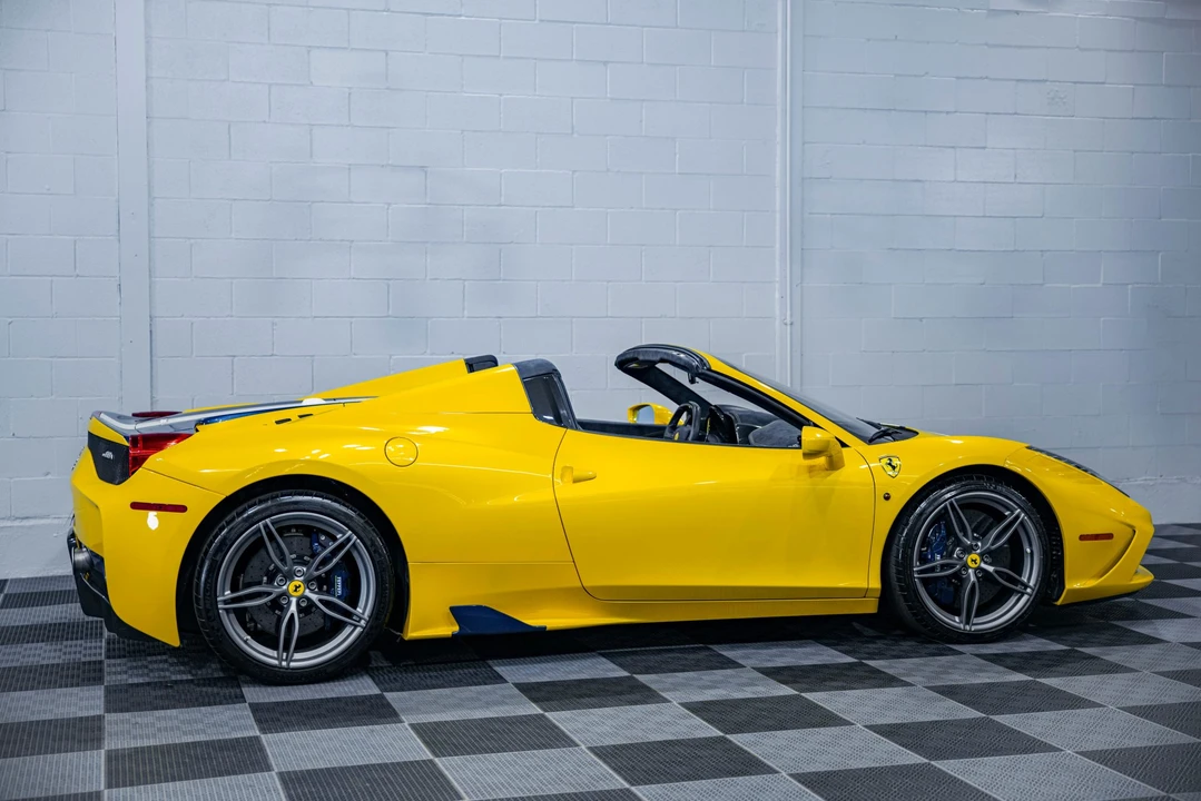 2015 Ferrari 458 Speciale Aperta - Image 18 of 31