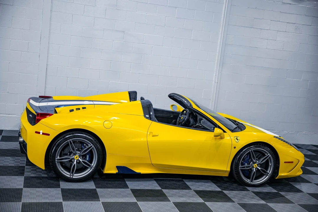 2015 Ferrari 458 Speciale Aperta - Image 17 of 31