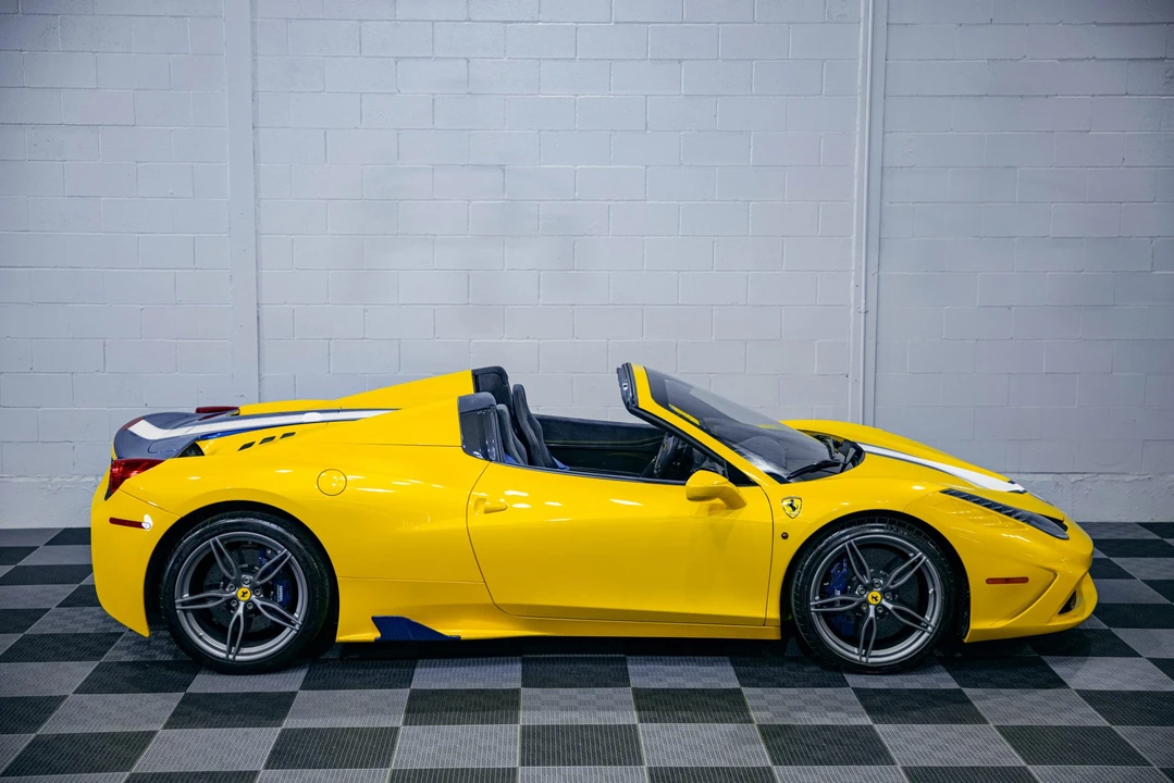 2015 Ferrari 458 Speciale Aperta - Image 13 of 31