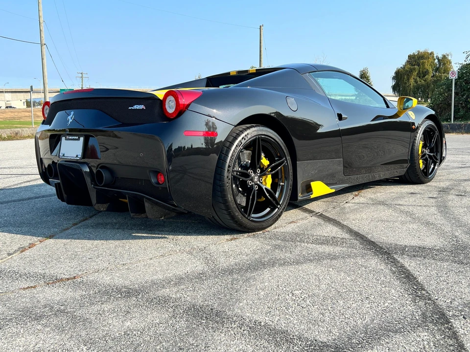 2015 Ferrari 458 Speciale Aperta - Image 9 of 31