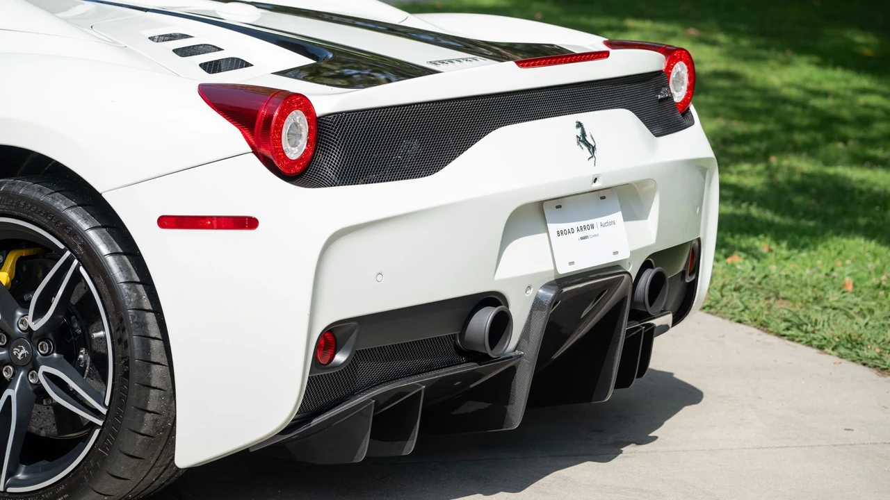 2015 Ferrari 458 Speciale Aperta - Image 27 of 31