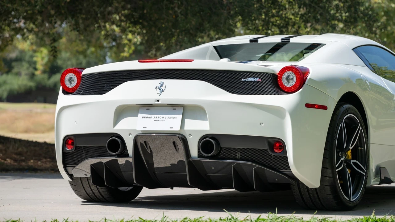 2015 Ferrari 458 Speciale Aperta - Image 26 of 31