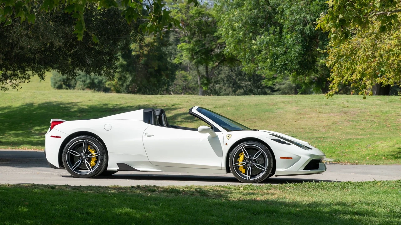2015 Ferrari 458 Speciale Aperta - Image 13 of 31
