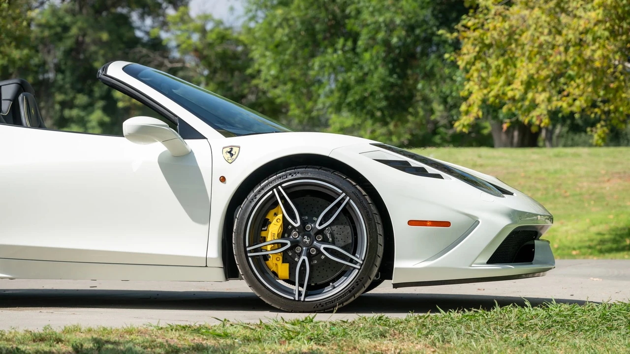 2015 Ferrari 458 Speciale Aperta - Image 15 of 31