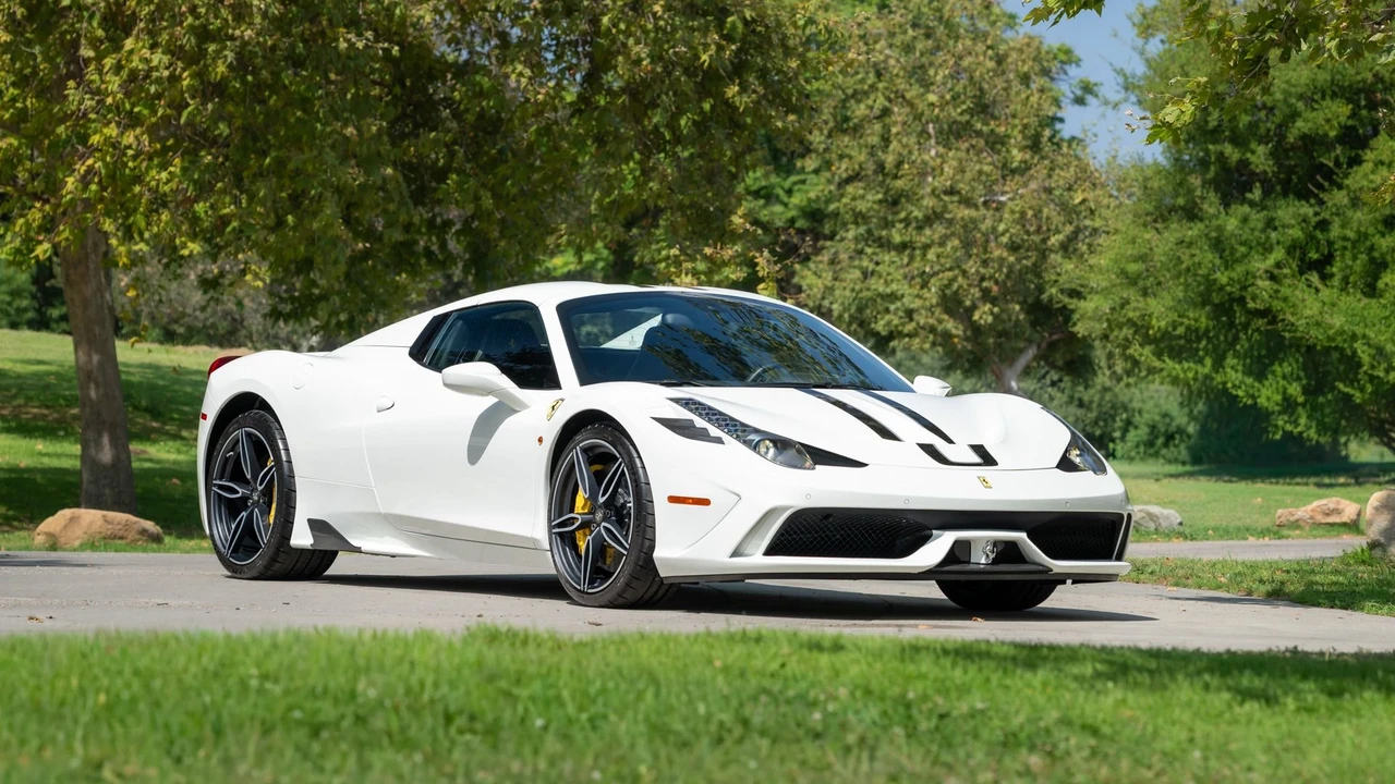 2015 Ferrari 458 Speciale Aperta - Image 10 of 31