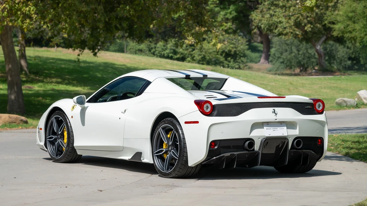 2015 Ferrari 458 Speciale Aperta - Image 11 of 31
