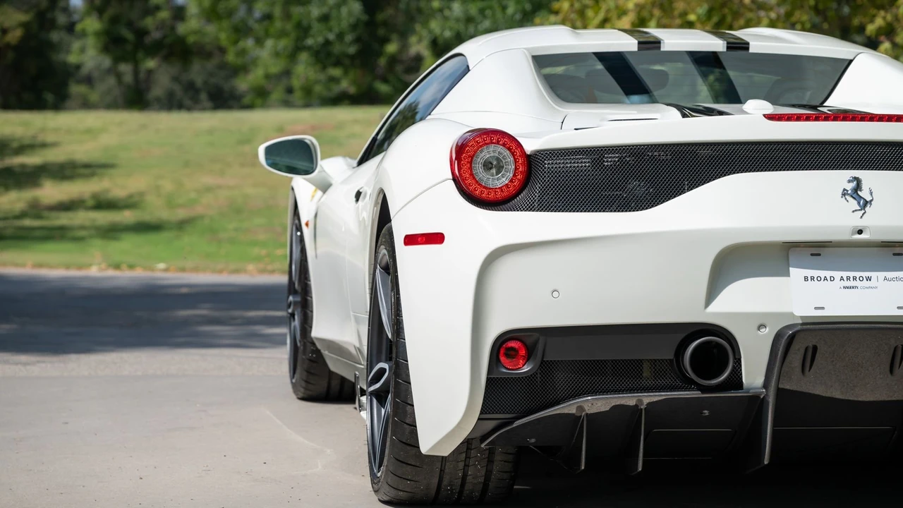 2015 Ferrari 458 Speciale Aperta - Image 24 of 31