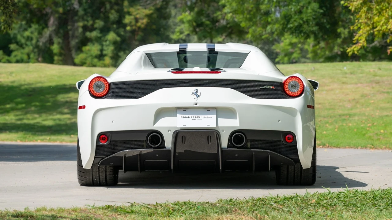 2015 Ferrari 458 Speciale Aperta - Image 6 of 31