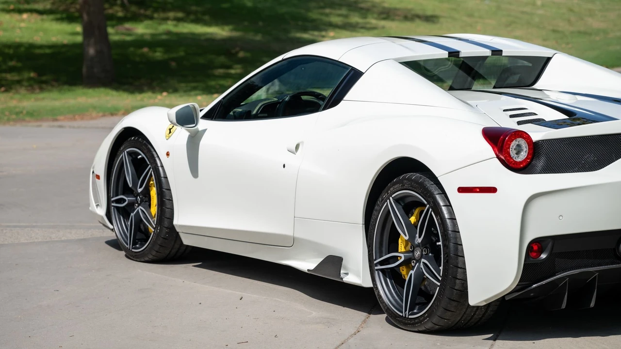 2015 Ferrari 458 Speciale Aperta - Image 19 of 31