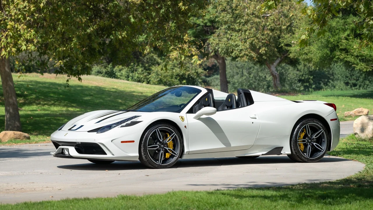 2015 Ferrari 458 Speciale Aperta - Image 12 of 31