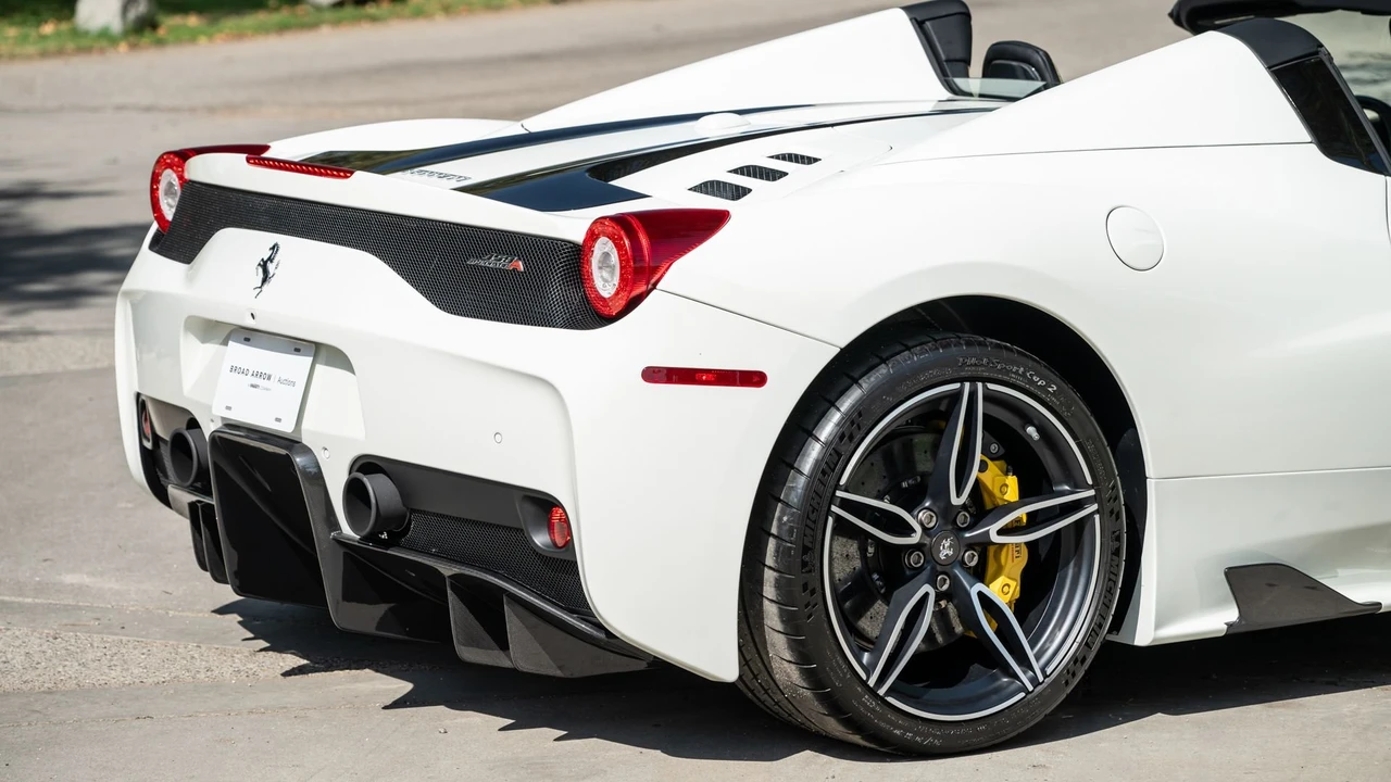 2015 Ferrari 458 Speciale Aperta - Image 17 of 31