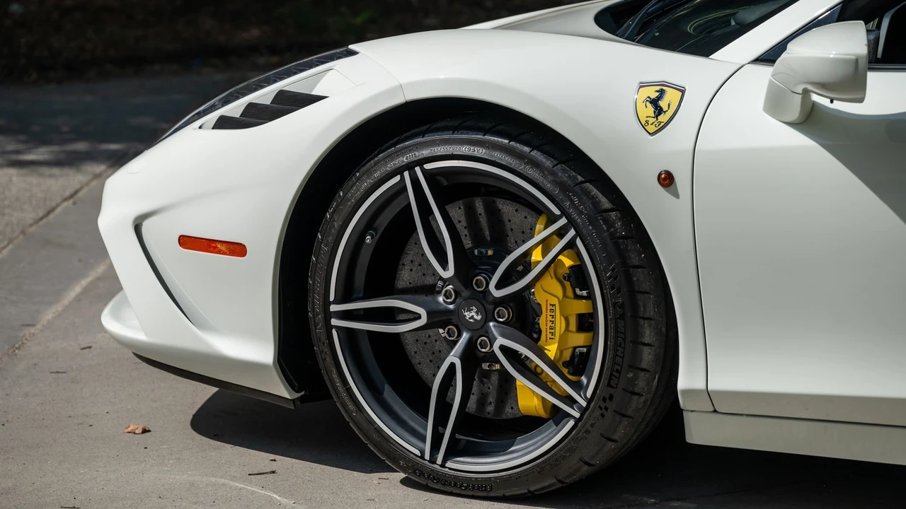 2015 Ferrari 458 Speciale Aperta - Image 14 of 31