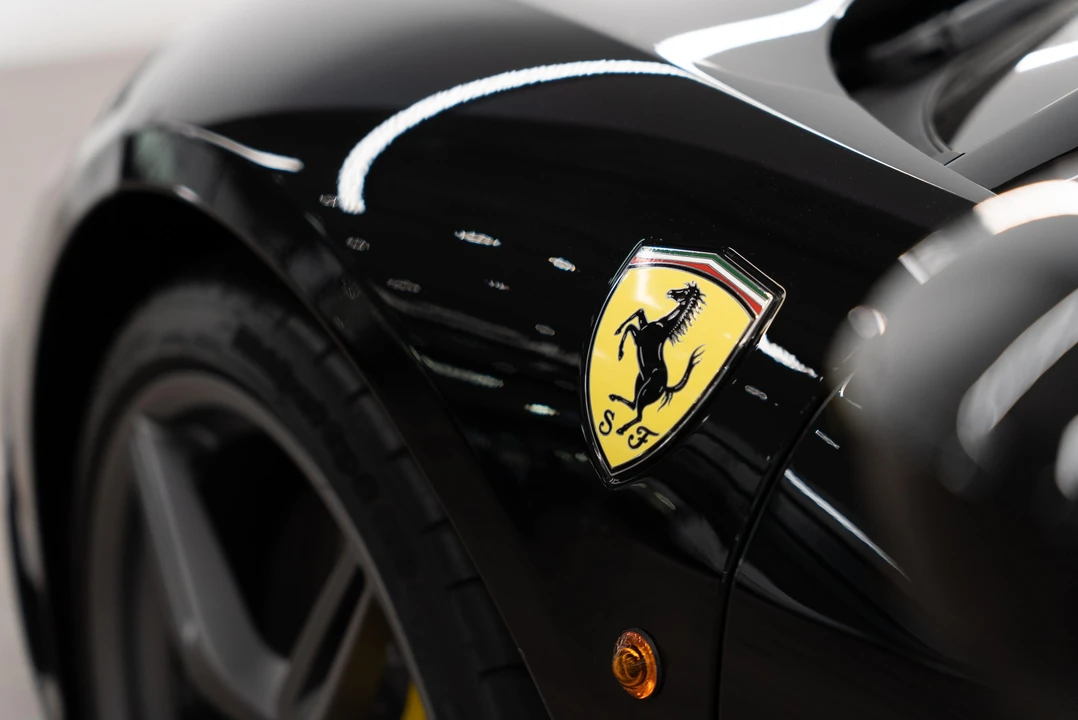 2015 Ferrari 458 Speciale Aperta - Image 26 of 31