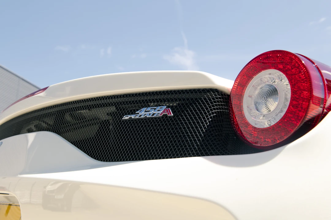 2015 Ferrari 458 Speciale Aperta - Image 13 of 31