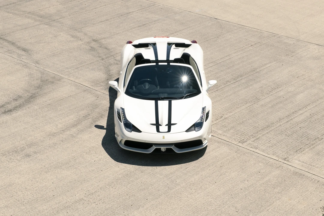 2015 Ferrari 458 Speciale Aperta - Image 9 of 31