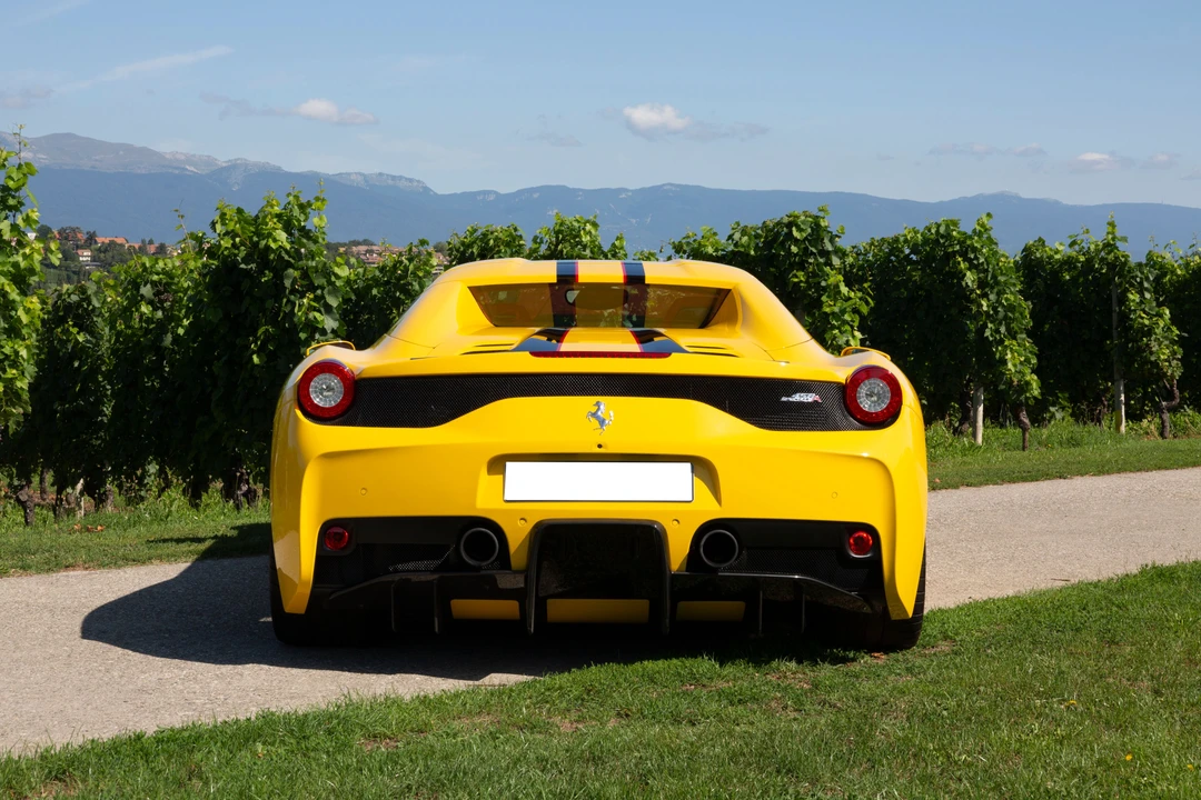 2015 Ferrari 458 Speciale Aperta - Image 10 of 31