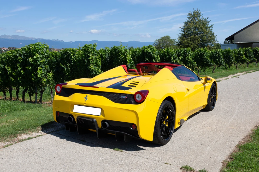 2015 Ferrari 458 Speciale Aperta - Image 11 of 31