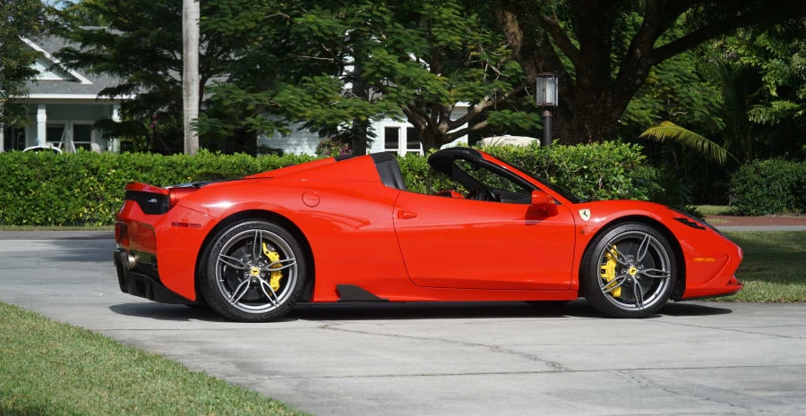 2015 Ferrari 458 Speciale Aperta - Image 13 of 31
