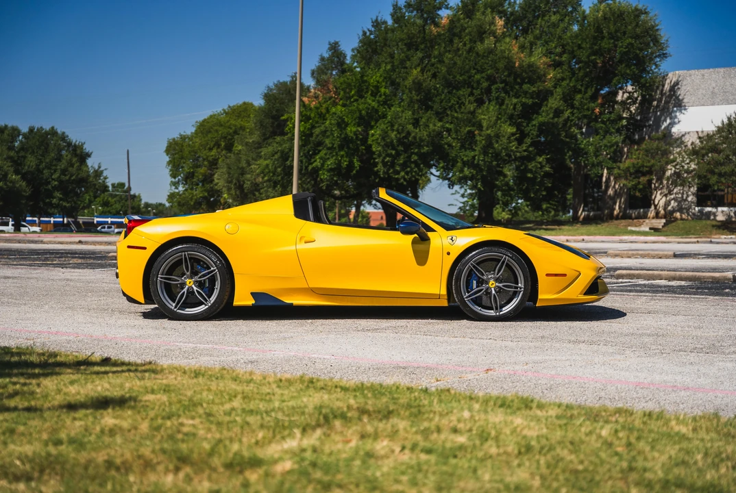 2015 Ferrari 458 Speciale Aperta - Image 11 of 31