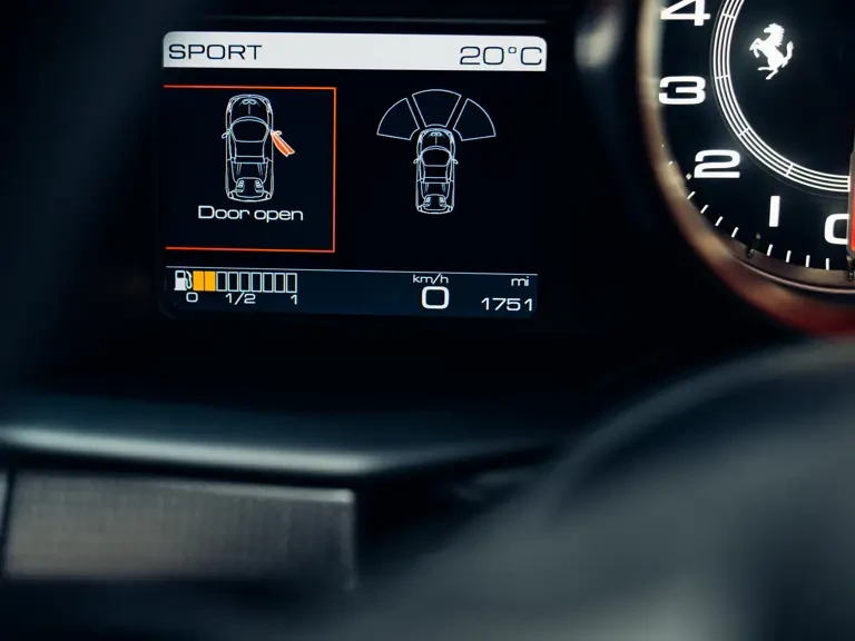 2015 Ferrari 458 Speciale Aperta - Image 15 of 31