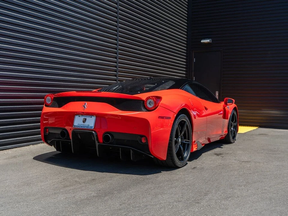 2015 Ferrari 458 Speciale - Image 9 of 31