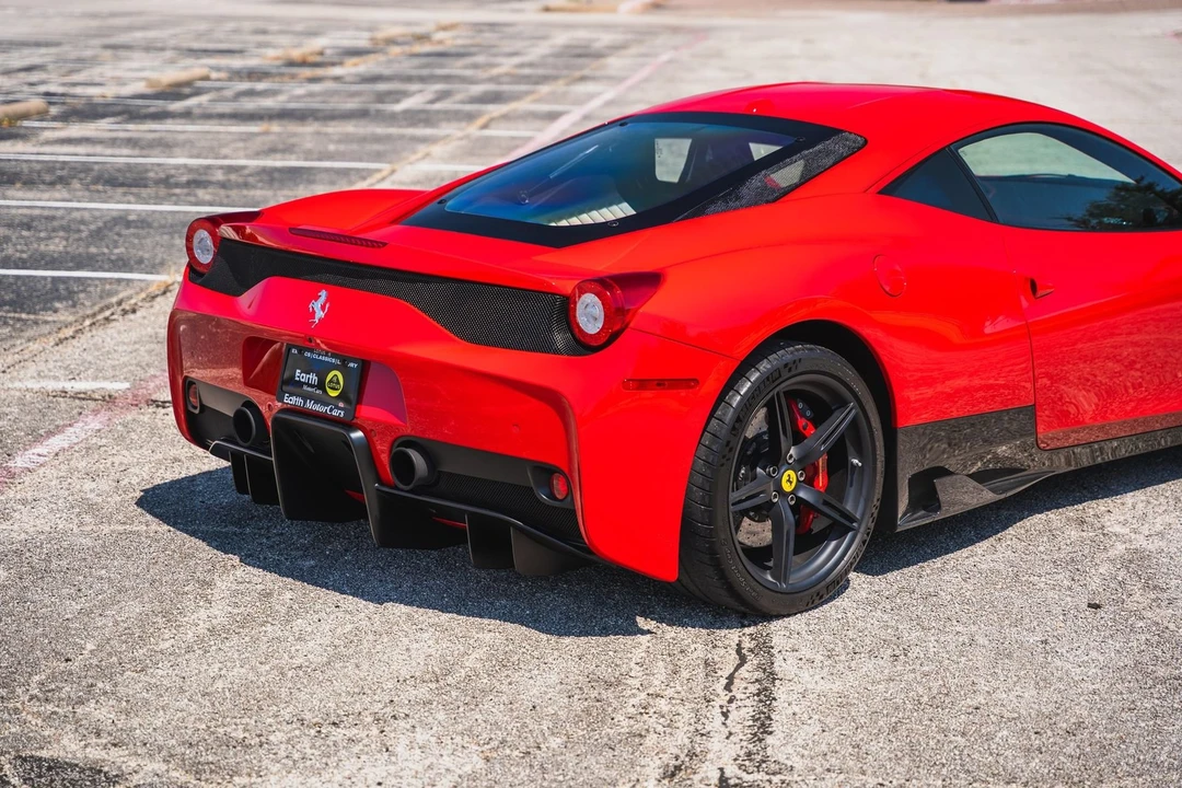 2015 Ferrari 458 Speciale - Image 17 of 31