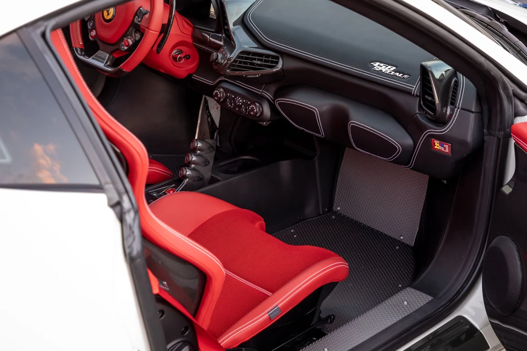 2015 Ferrari 458 Speciale - Image 28 of 31