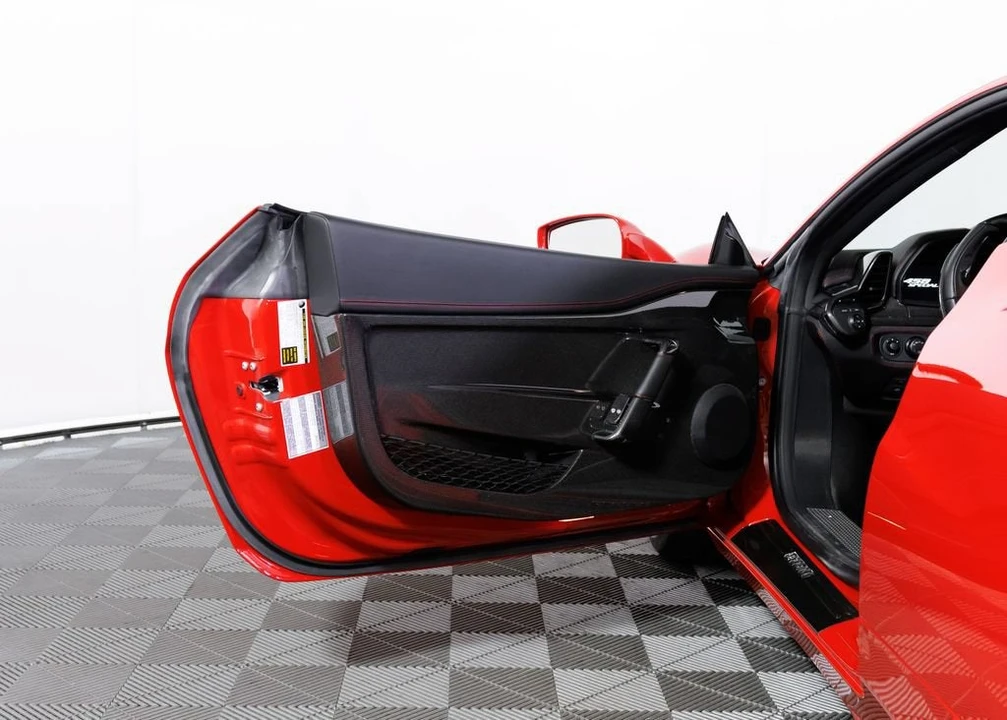 2015 Ferrari 458 Speciale - Image 16 of 31