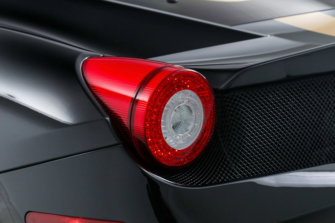 2015 Ferrari 458 Speciale - Image 17 of 31
