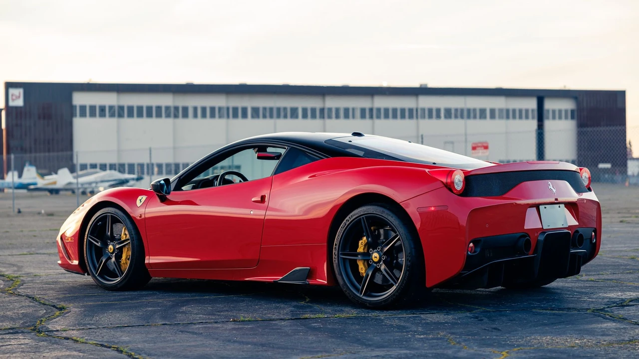 2015 Ferrari 458 Speciale - Image 25 of 31