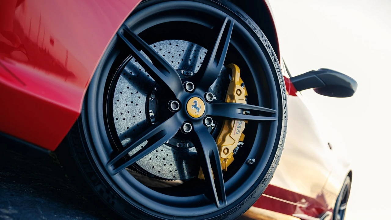 2015 Ferrari 458 Speciale - Image 29 of 31
