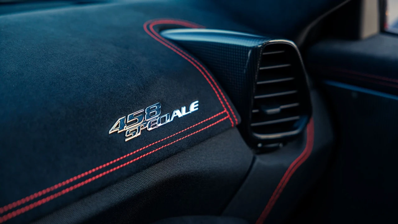2015 Ferrari 458 Speciale - Image 9 of 31