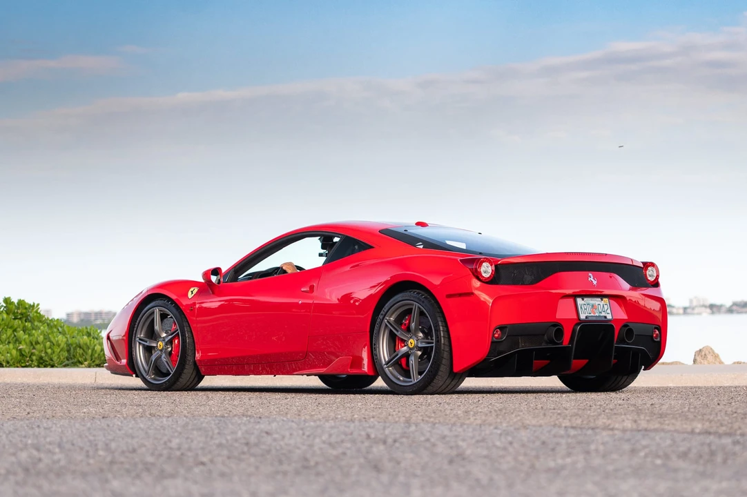 2015 Ferrari 458 Speciale - Image 17 of 31