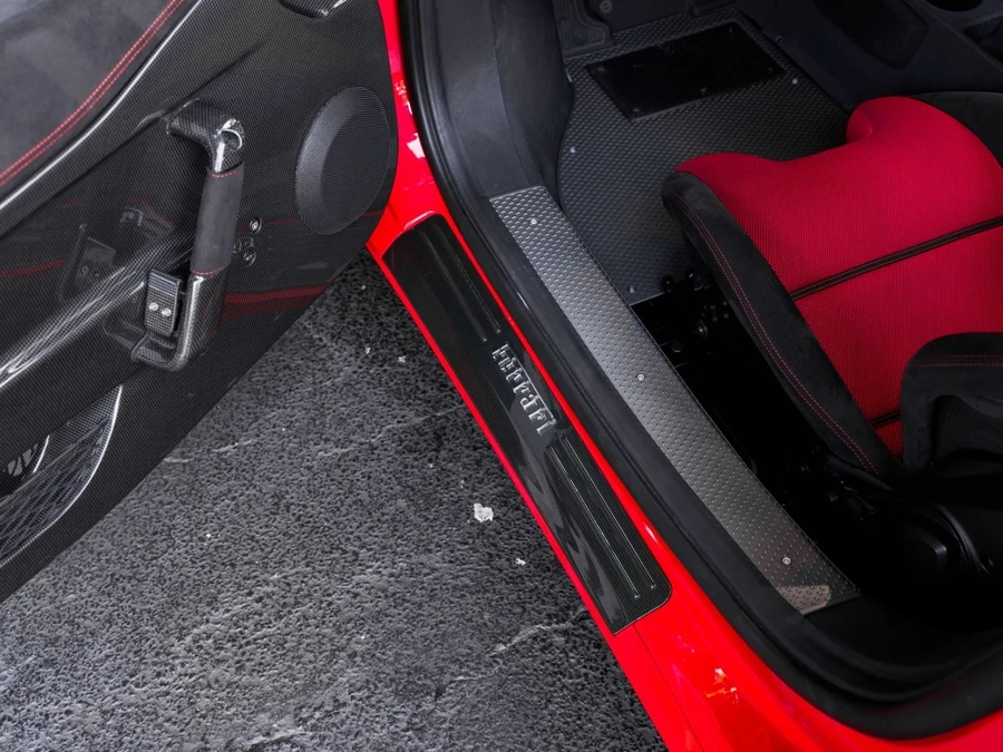 2015 Ferrari 458 Speciale - Image 28 of 31