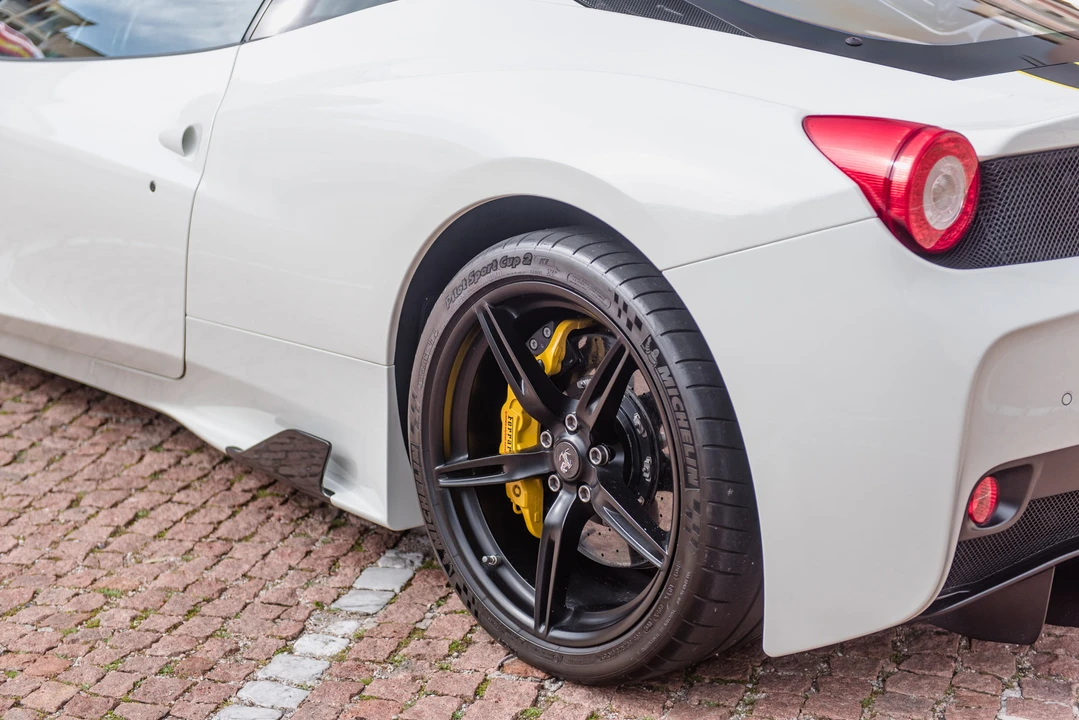 2015 Ferrari 458 Speciale - Image 19 of 31