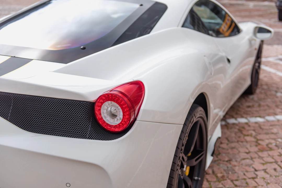 2015 Ferrari 458 Speciale - Image 25 of 31
